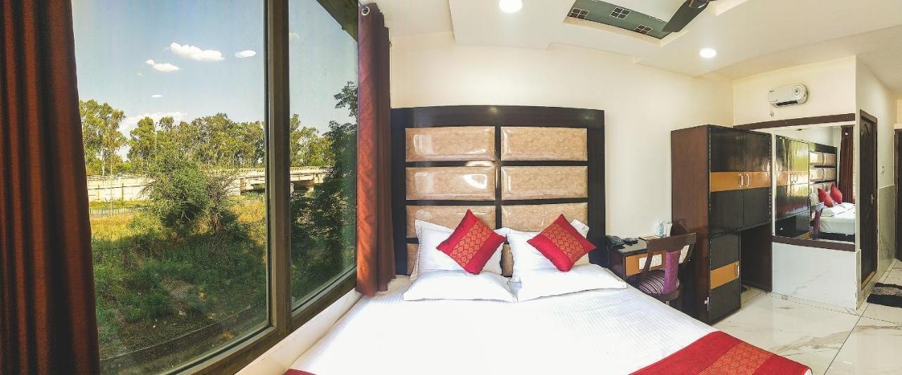 Hotel Sahil Palace Rupnagar  エクステリア 写真